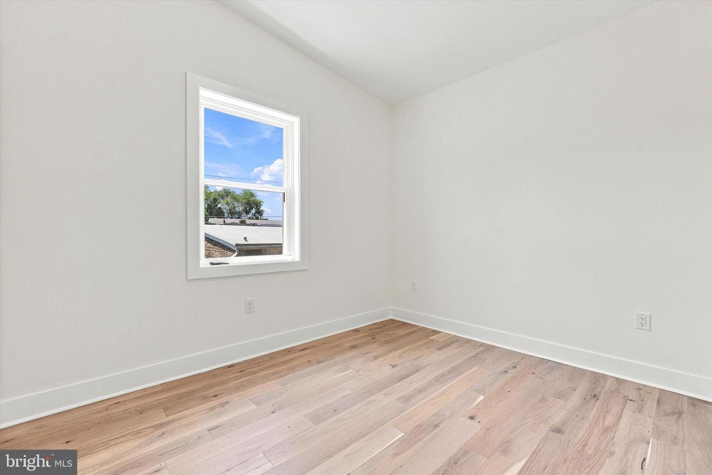 404 Leverington Avenue photo 17