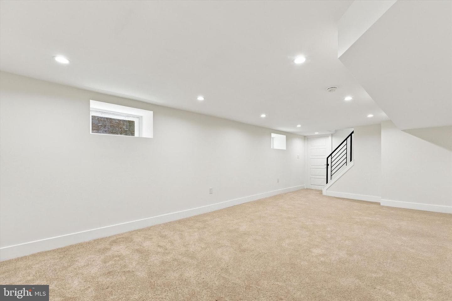 404 Leverington Avenue photo 22