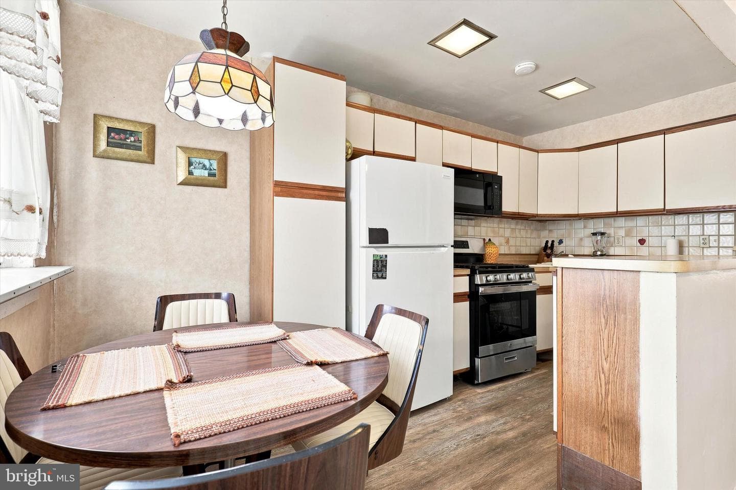 8547 Forrest Avenue photo 9