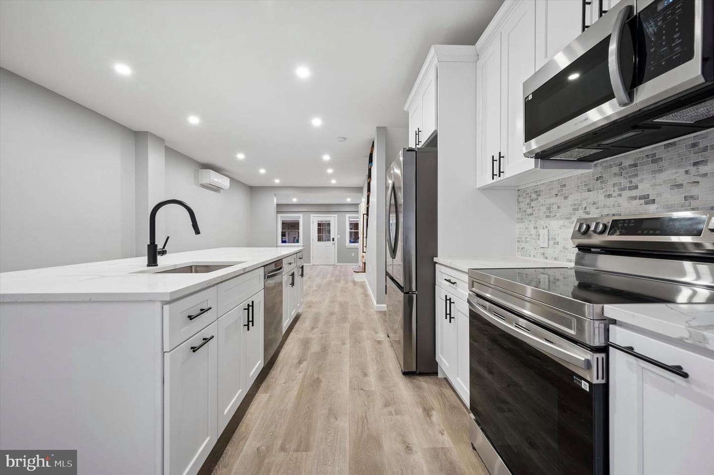 547 S Yewdall Street photo 10
