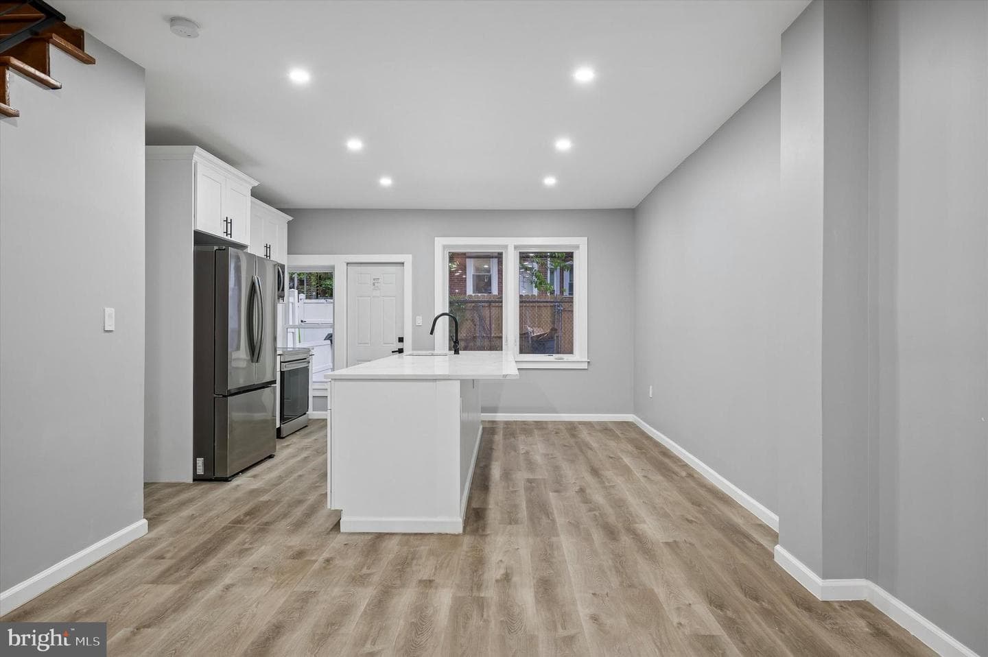 547 S Yewdall Street photo 12