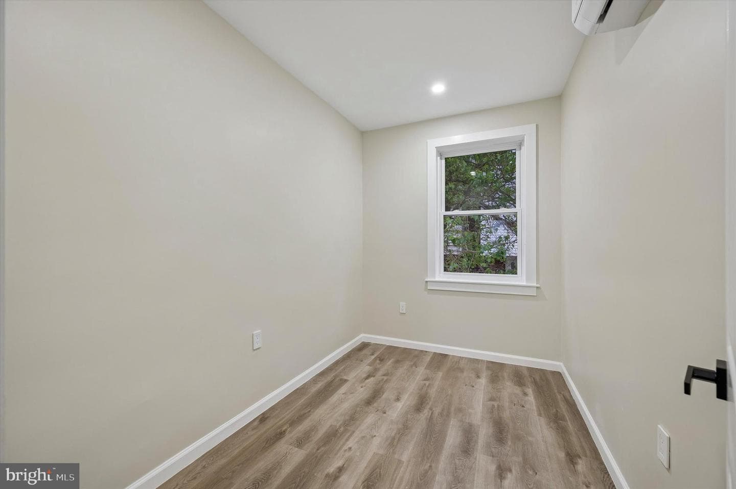 547 S Yewdall Street photo 13