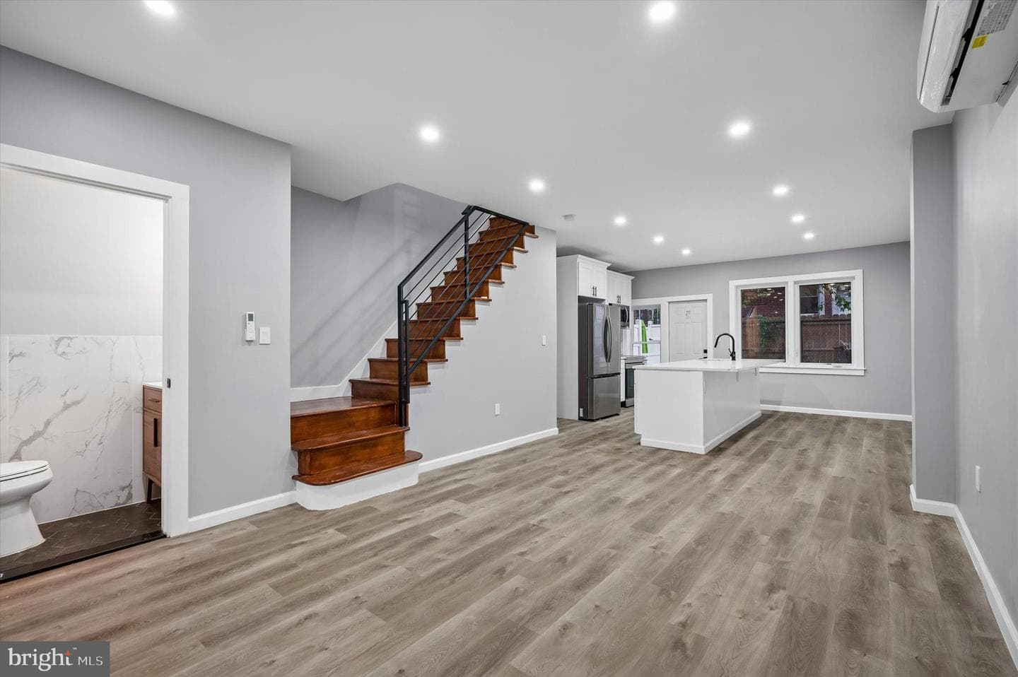 547 S Yewdall Street photo 5