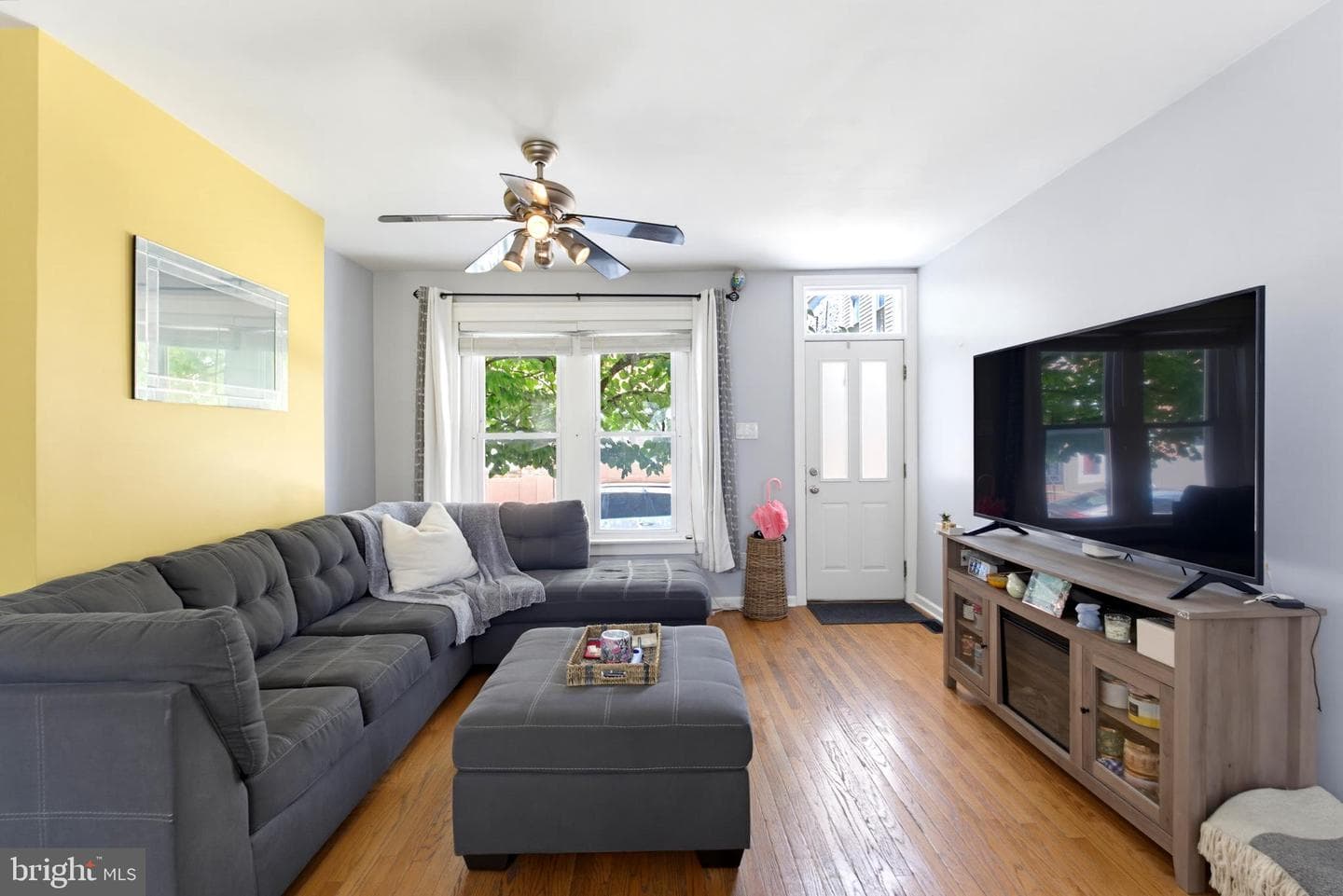 2409 S Clarion Street photo 3
