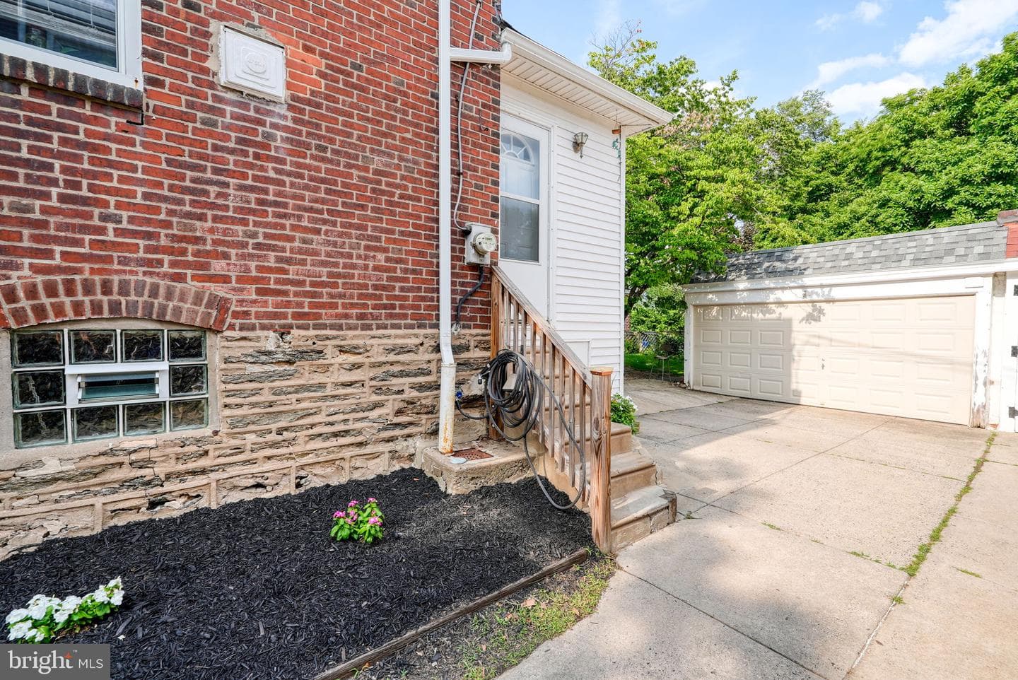 7735 Hasbrook Avenue photo 32