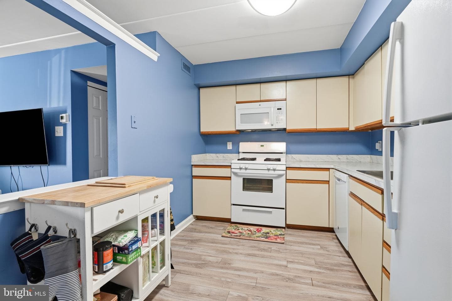 58102 Delaire Landing Road #102 photo 6