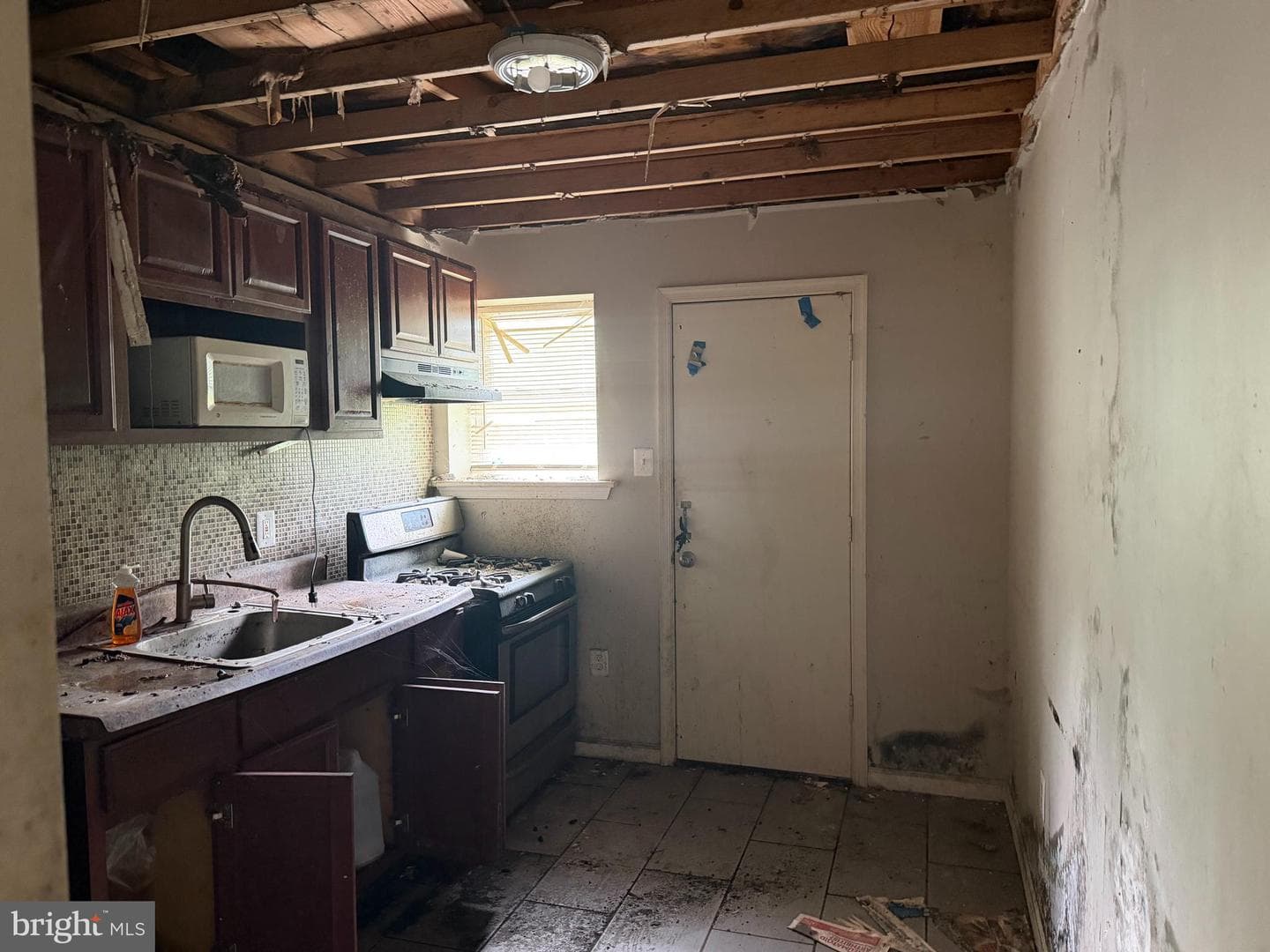 5528 Bloyd Street photo 6