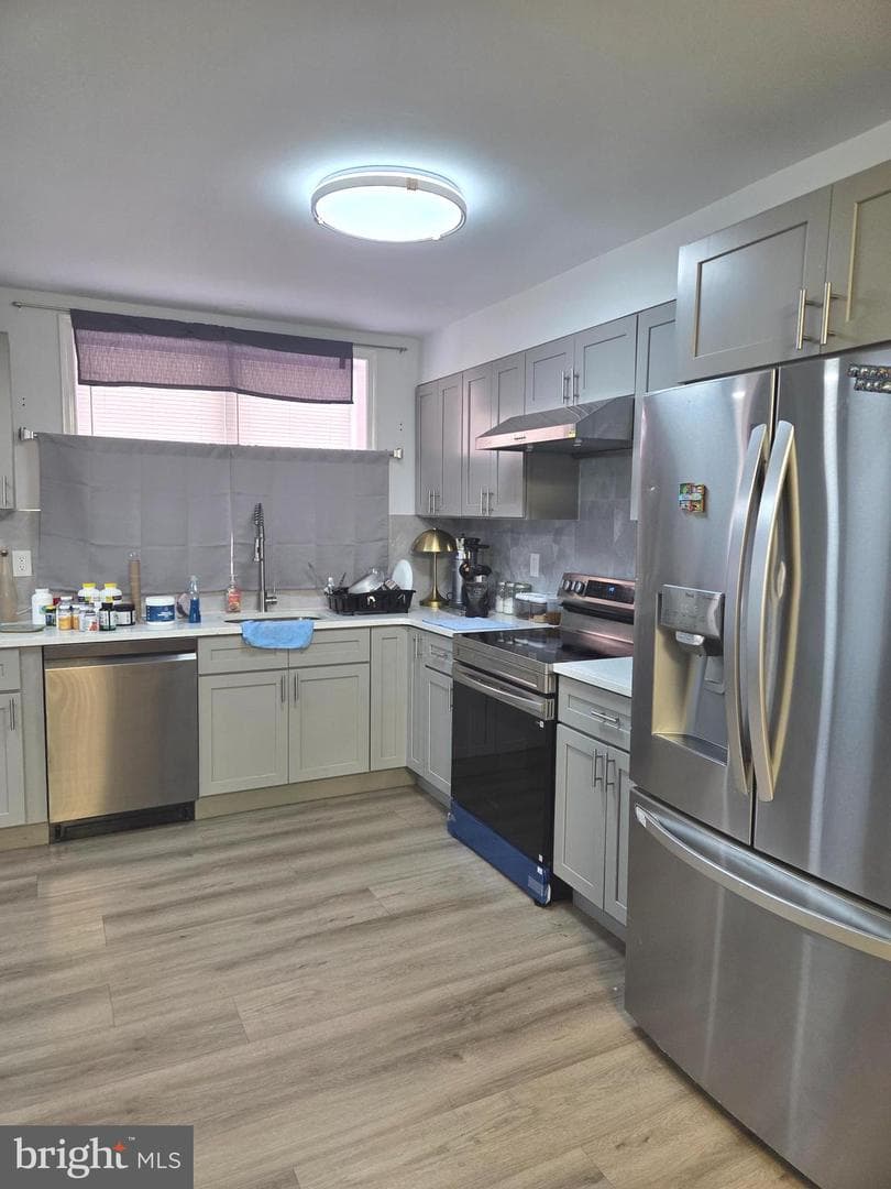 5841 Oxford Avenue photo 4