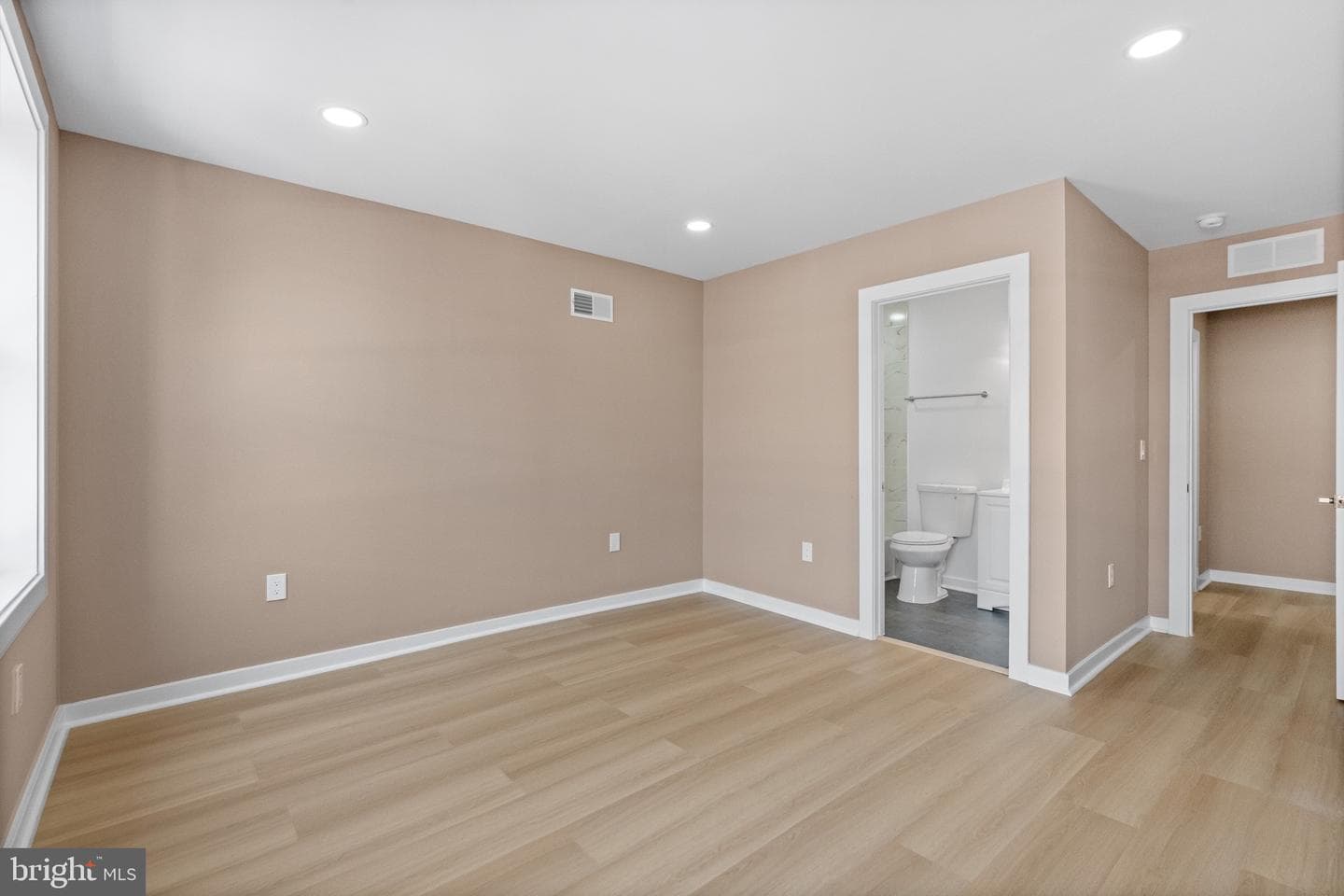 2131 S Alden Street photo 23