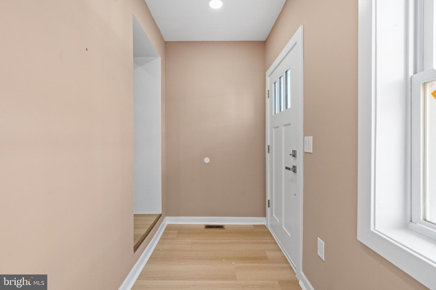 2131 S Alden Street photo 4