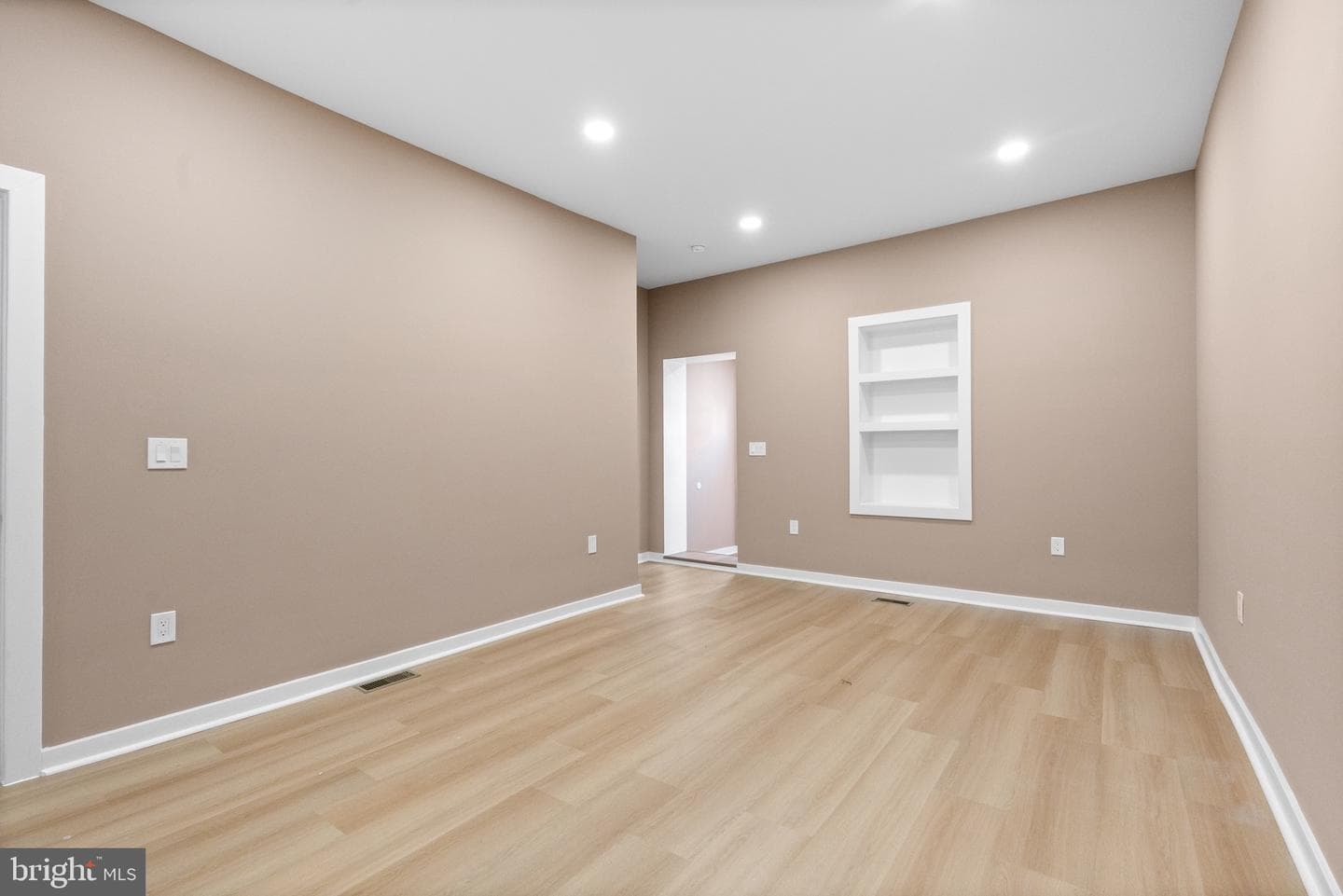 2131 S Alden Street photo 9