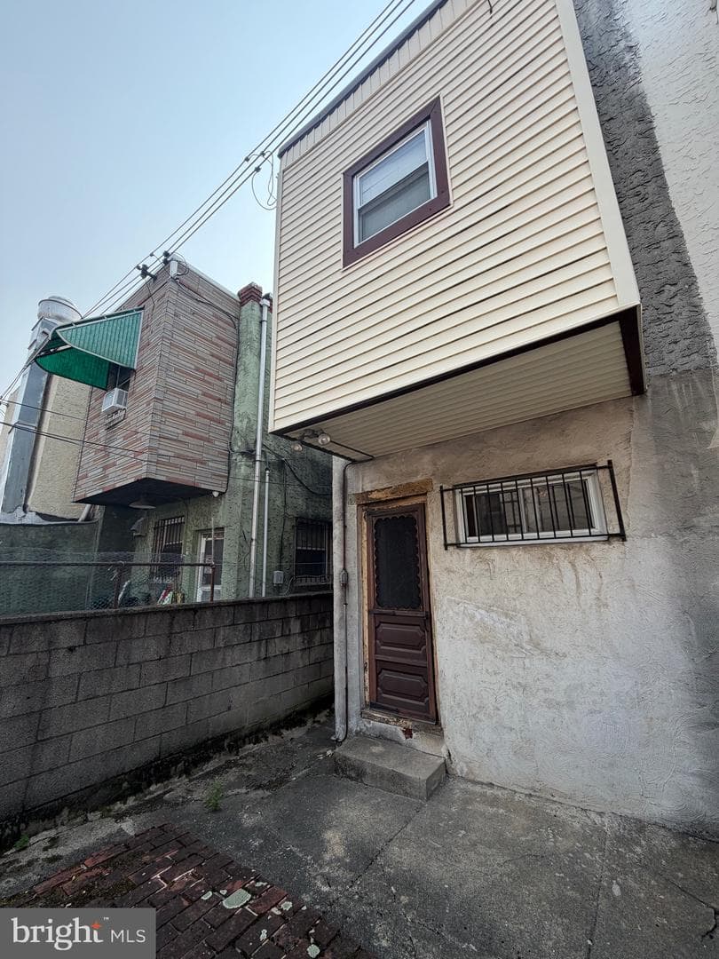 2049 S Beechwood Street photo 23