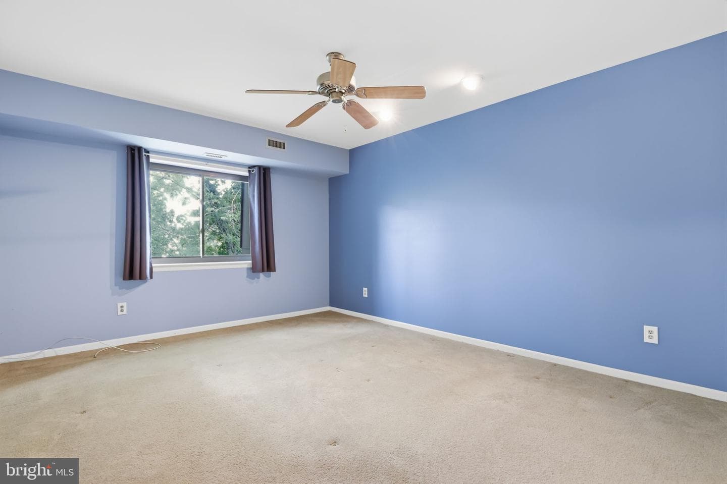 55204 Delaire Landing Road #204 photo 18