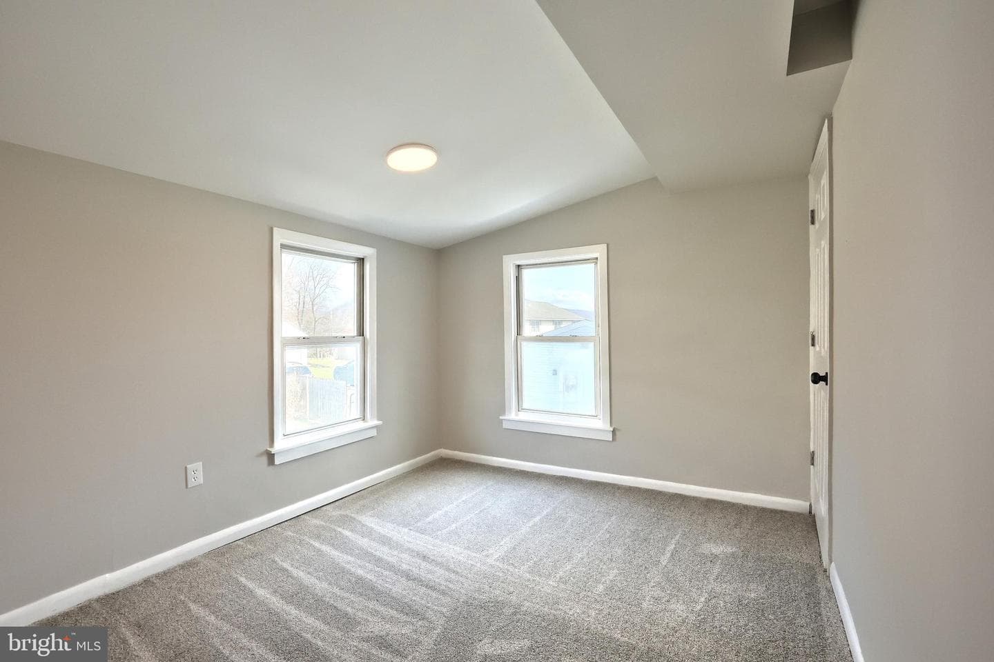 433 Valley Street photo 33