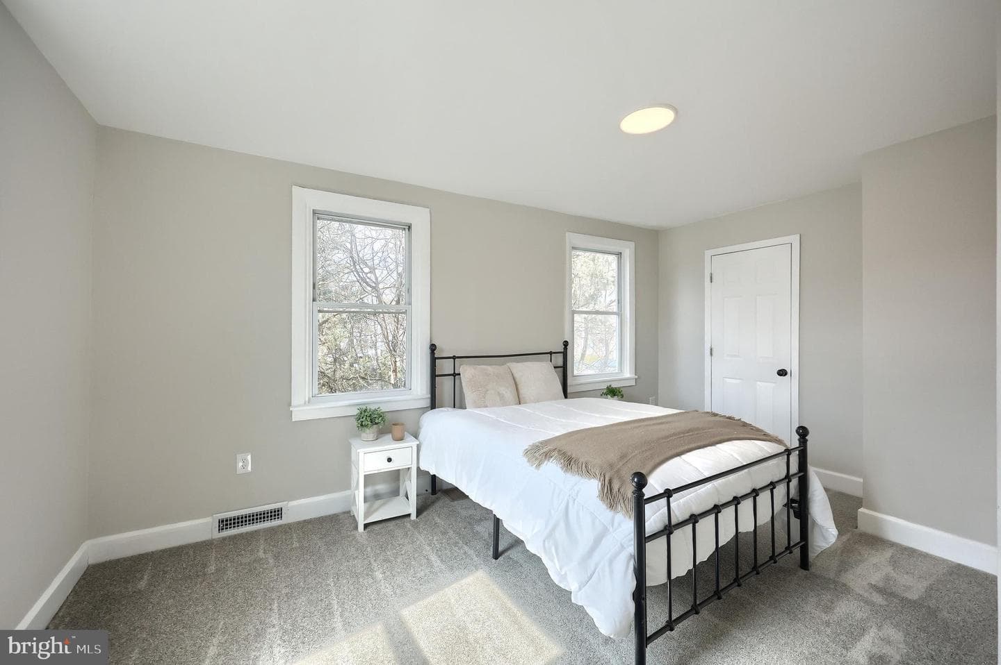 433 Valley Street photo 36