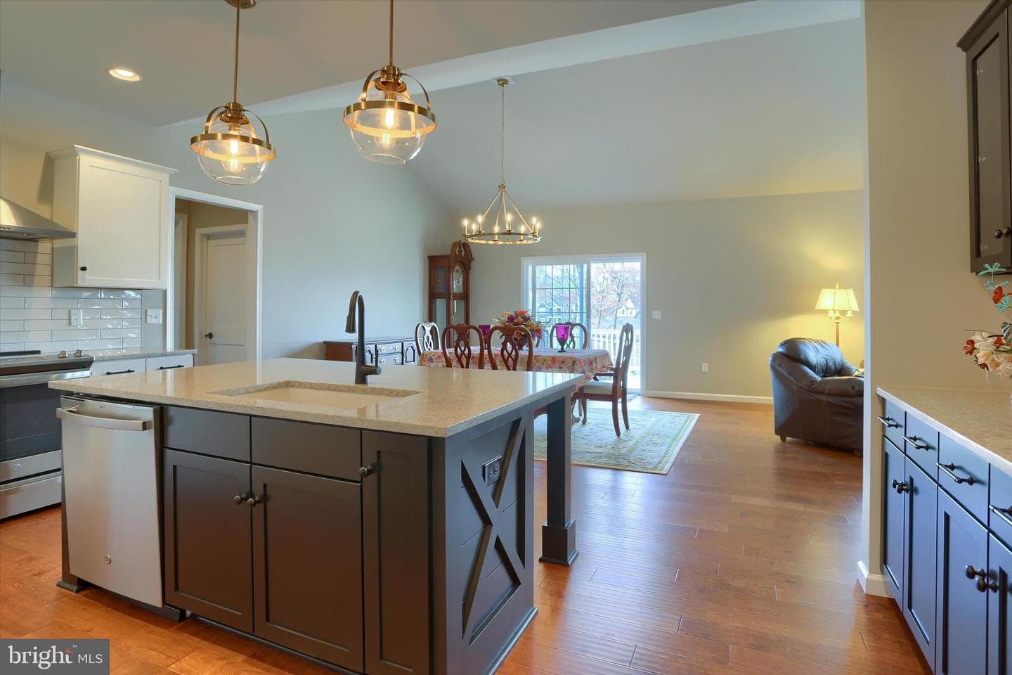 207 Rockville Blvd photo 9