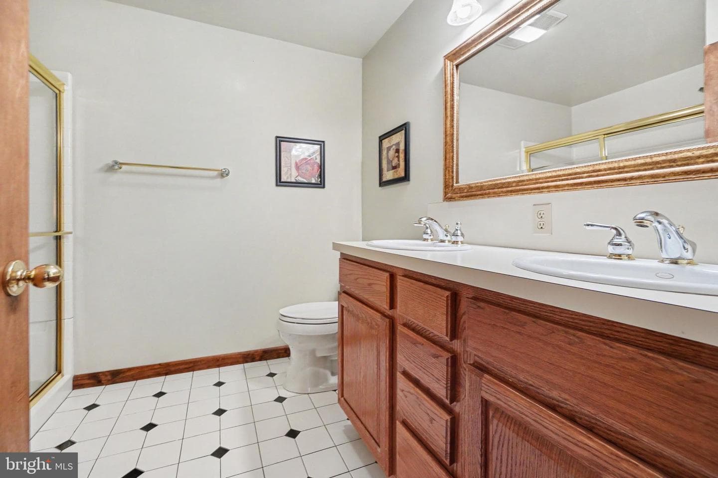2525 Valley Road photo 22