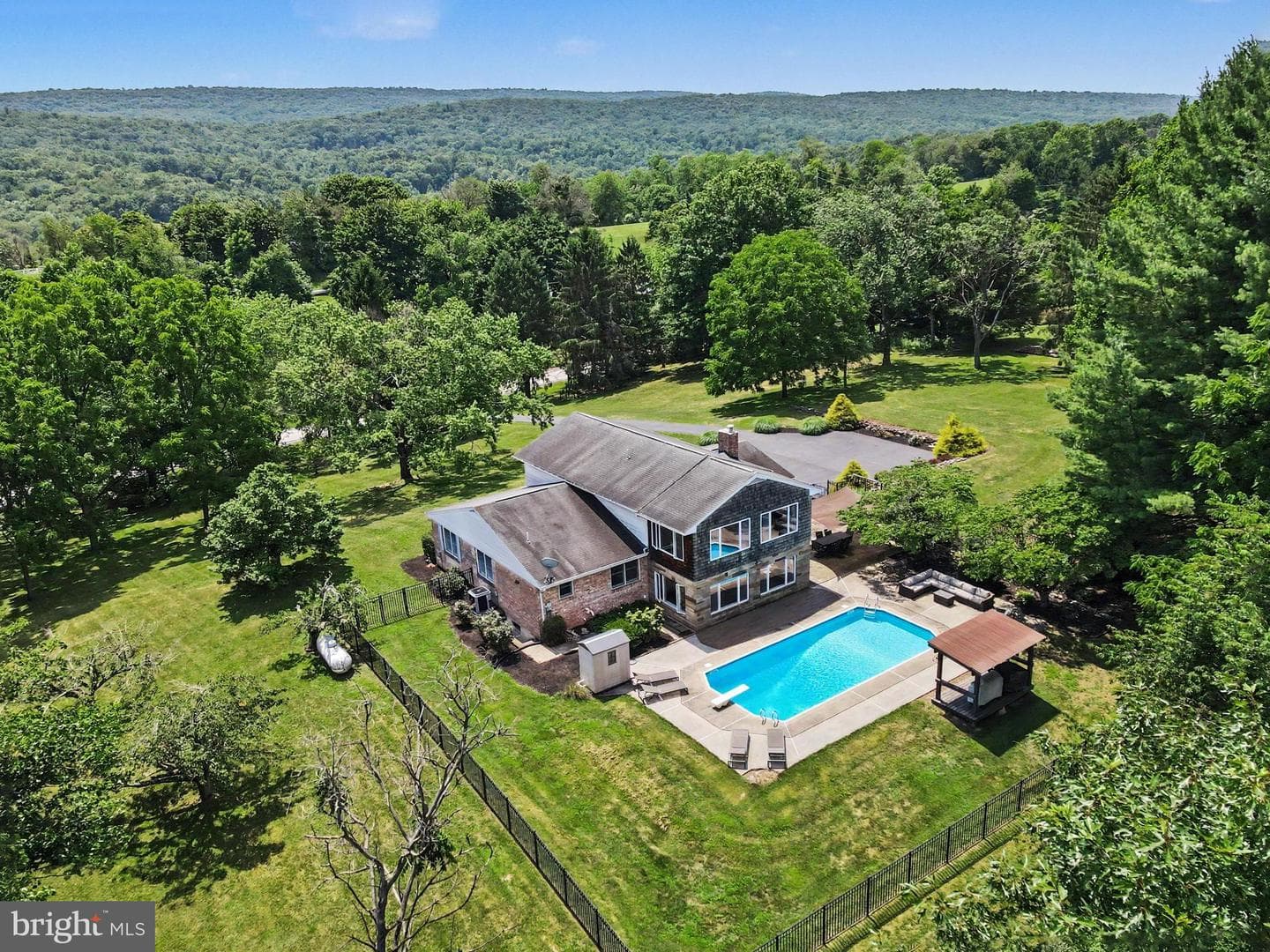 2525 Valley Road photo 40
