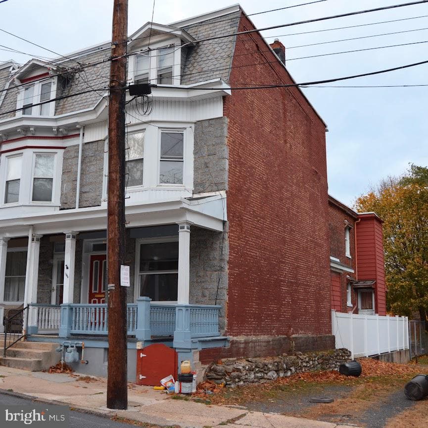 1344 W Norwegian Street photo 2