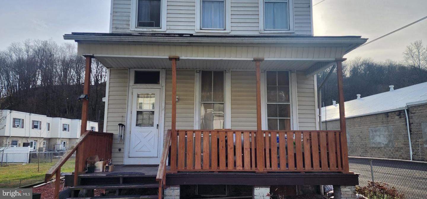 143 W Railroad Street