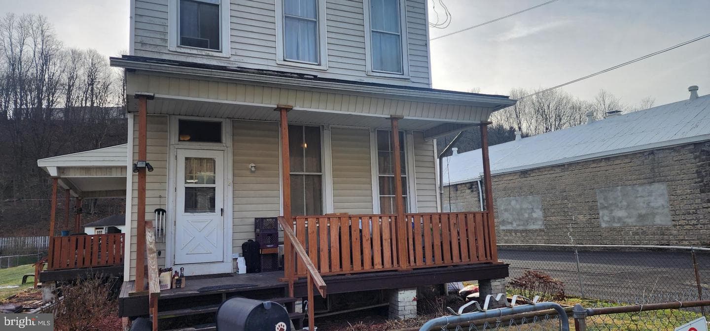 143 W Railroad Street photo 2