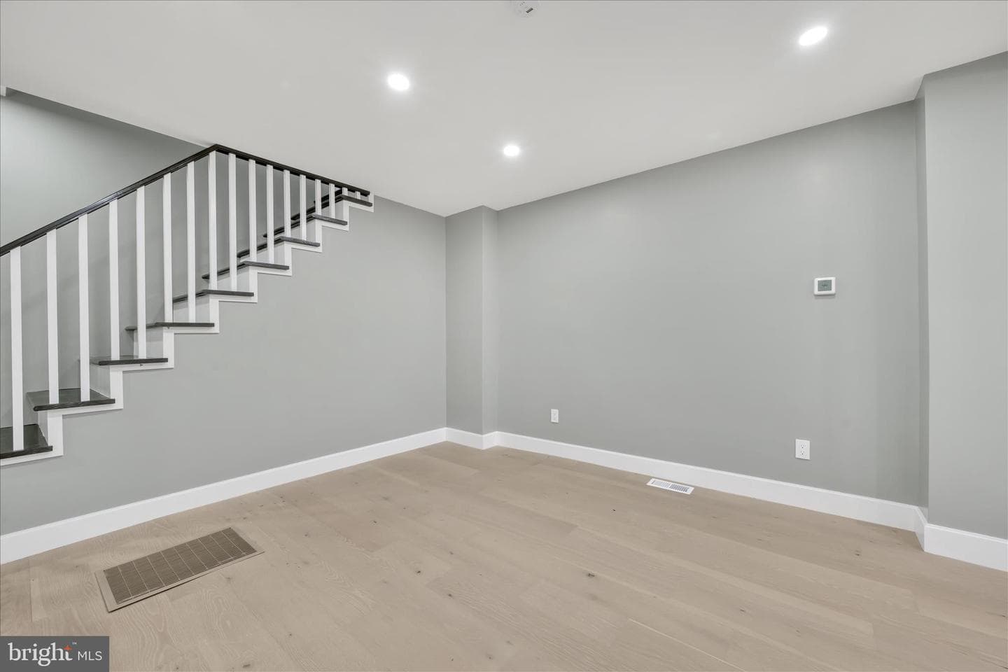 442 Lewis Street photo 6