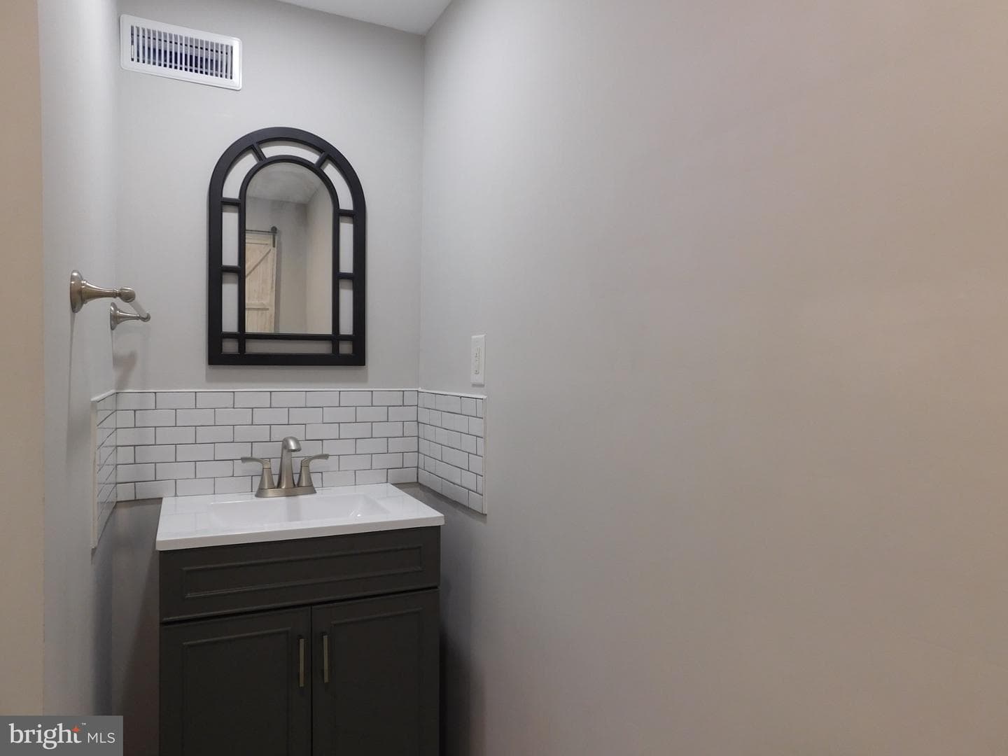 1103 W Market Street photo 51