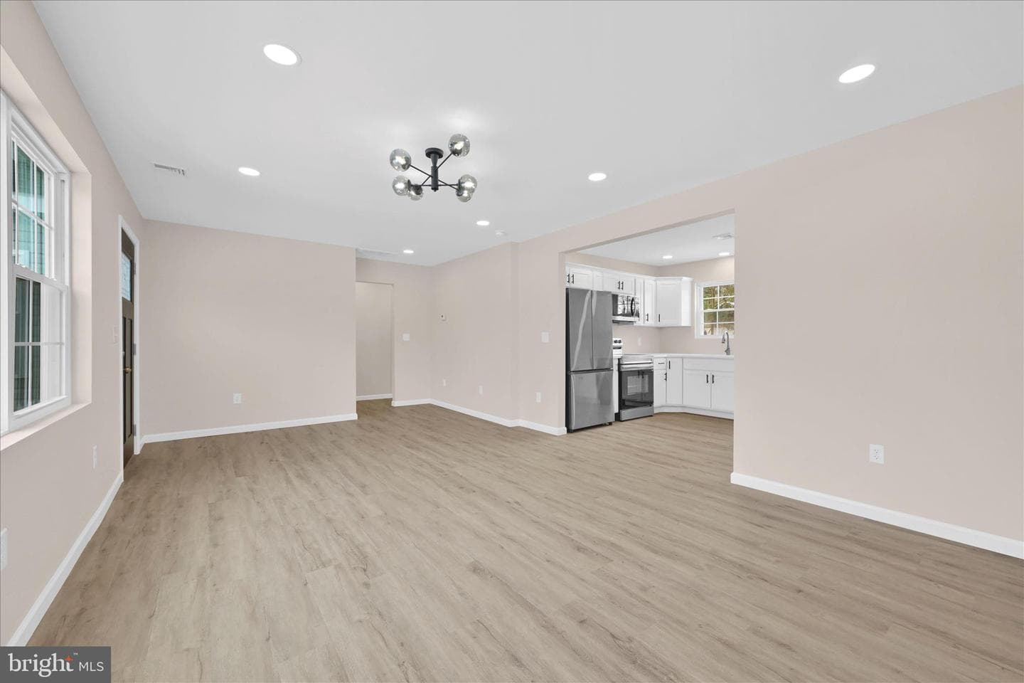 200 Willow Road photo 12
