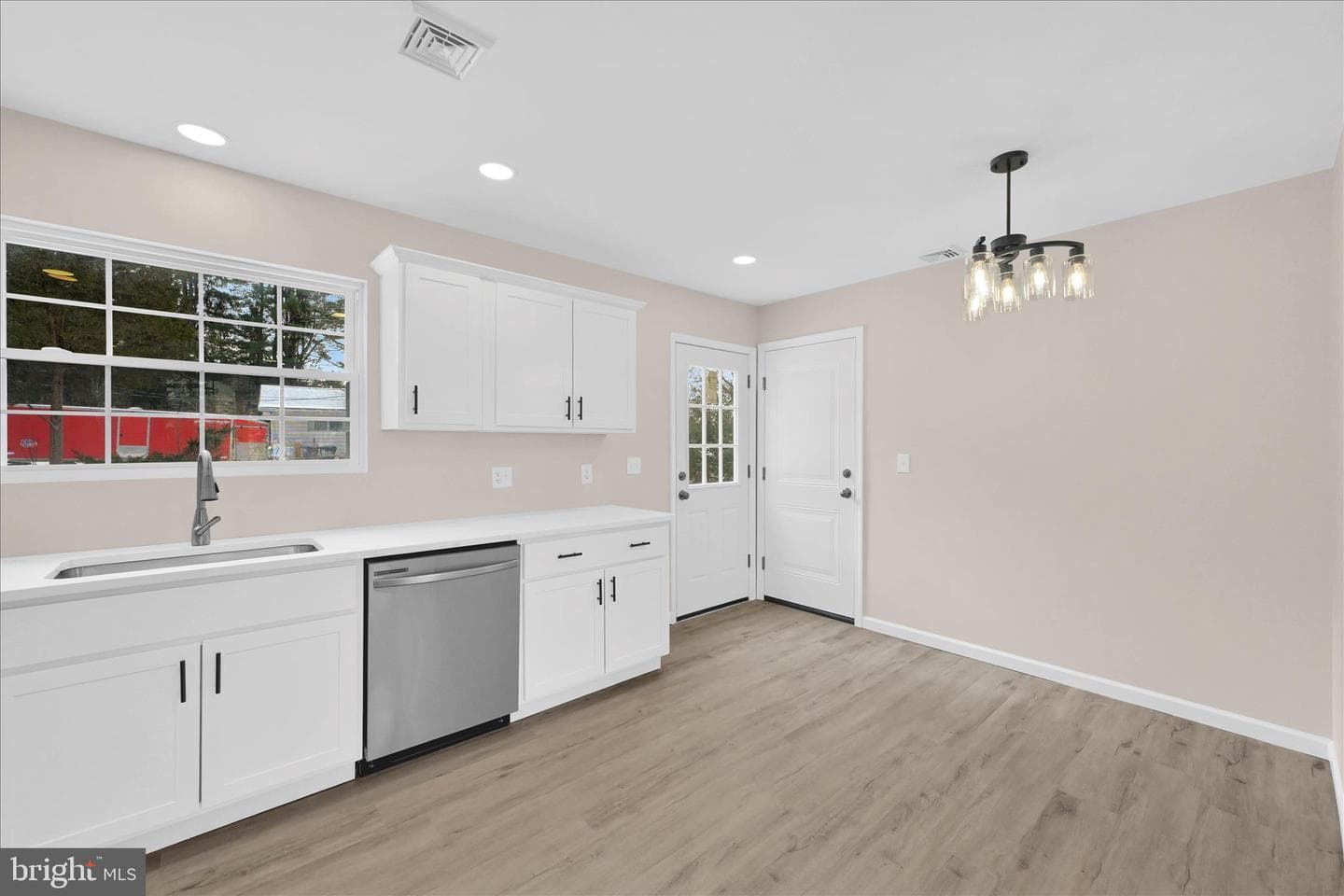 200 Willow Road photo 16