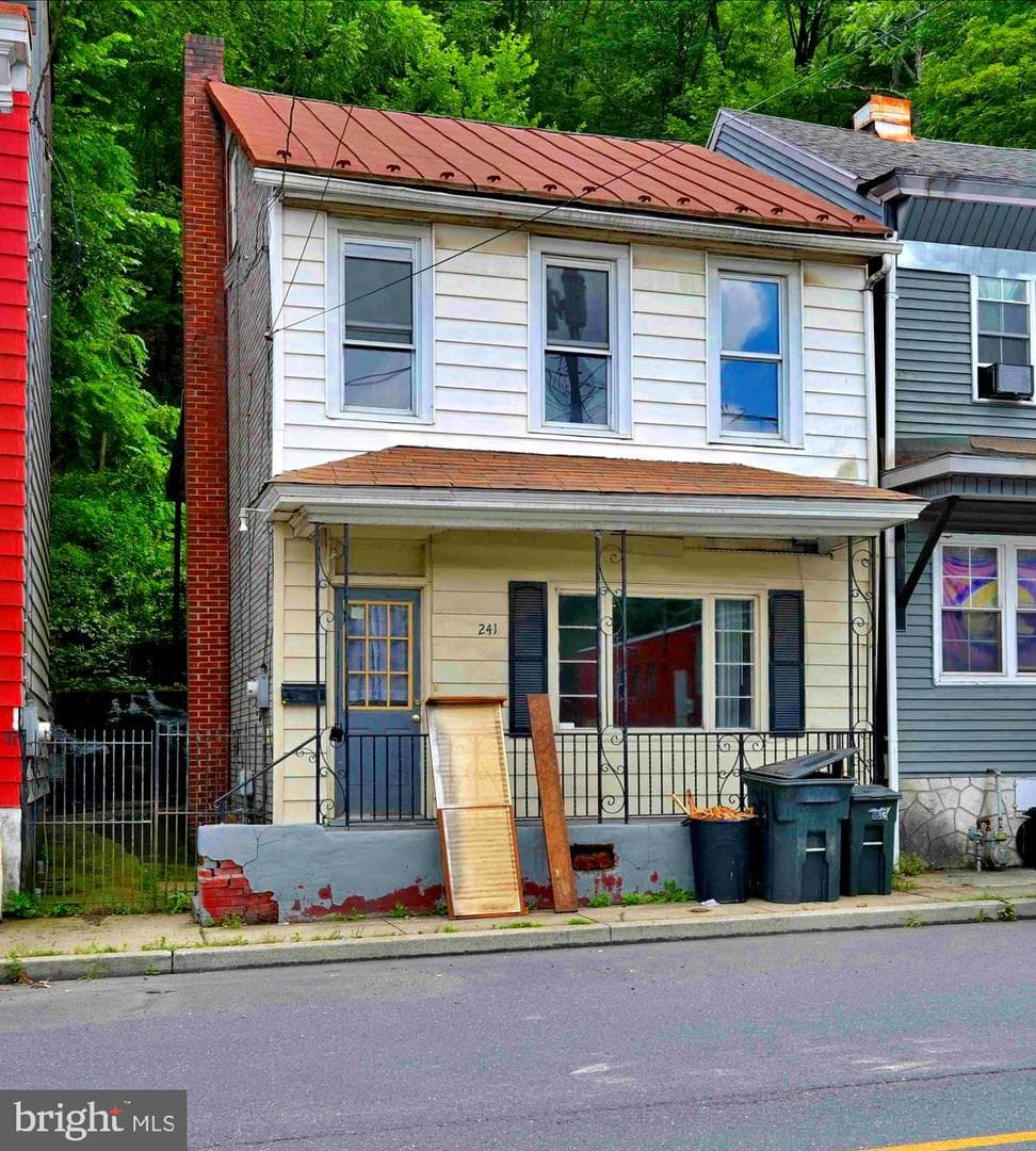 241 Peacock Street photo 2