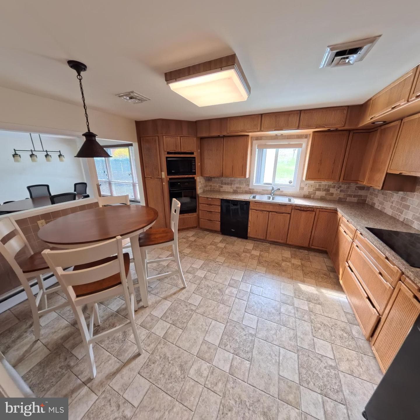 2057 Mahantongo Street photo 6