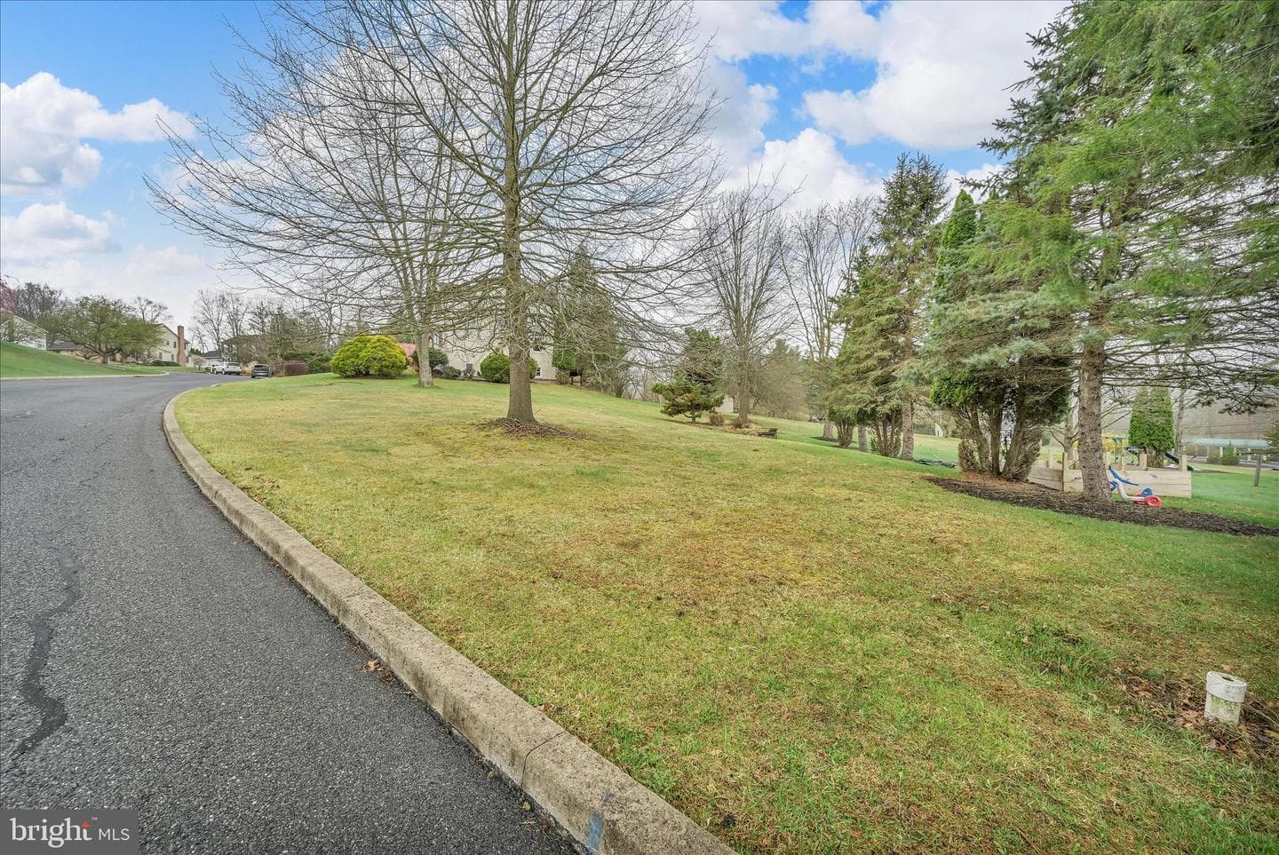 1004 Ridgeview Drive photo 3