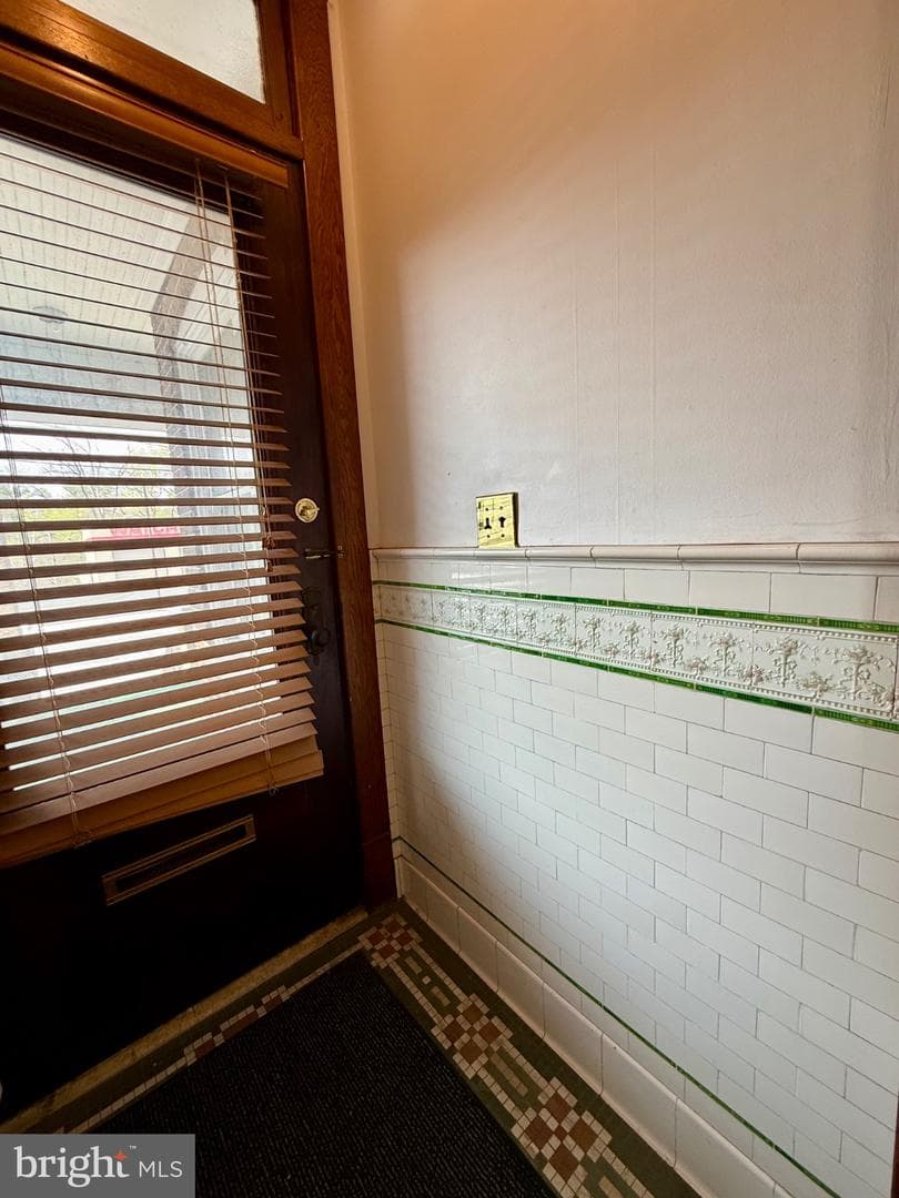 1543 W Market Street photo 8