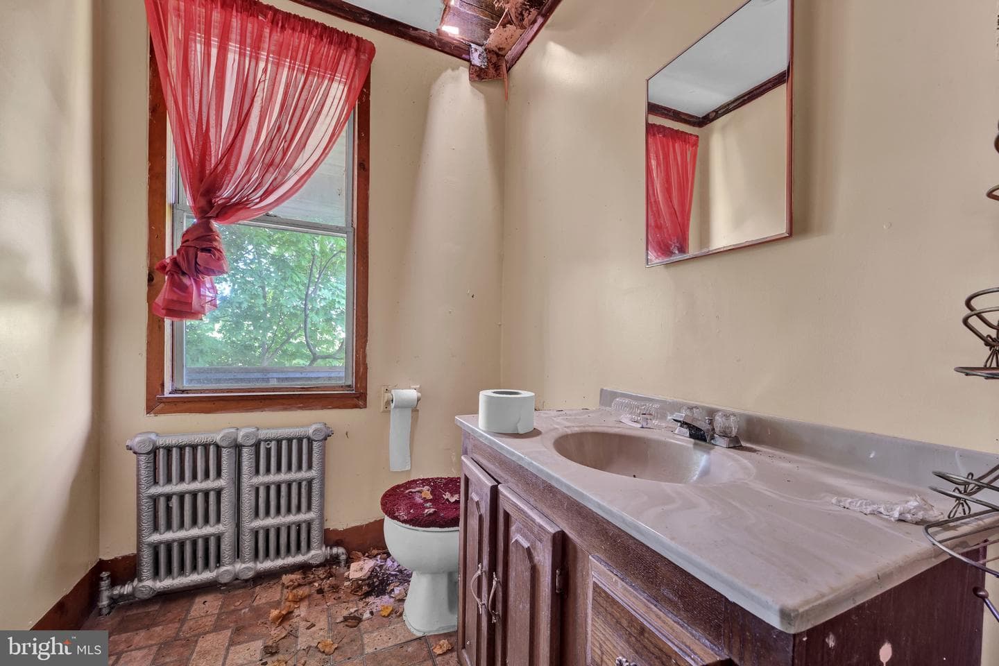 610 W Race Street photo 17