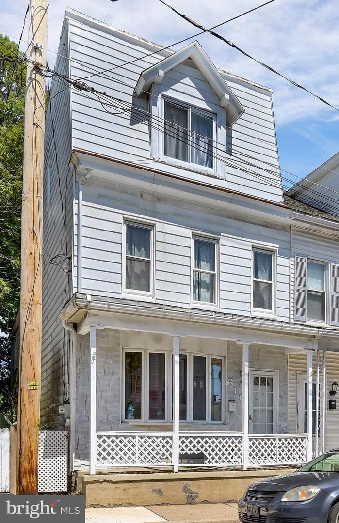 610 W Race Street photo 2