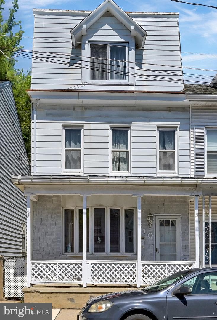 610 W Race Street photo 3