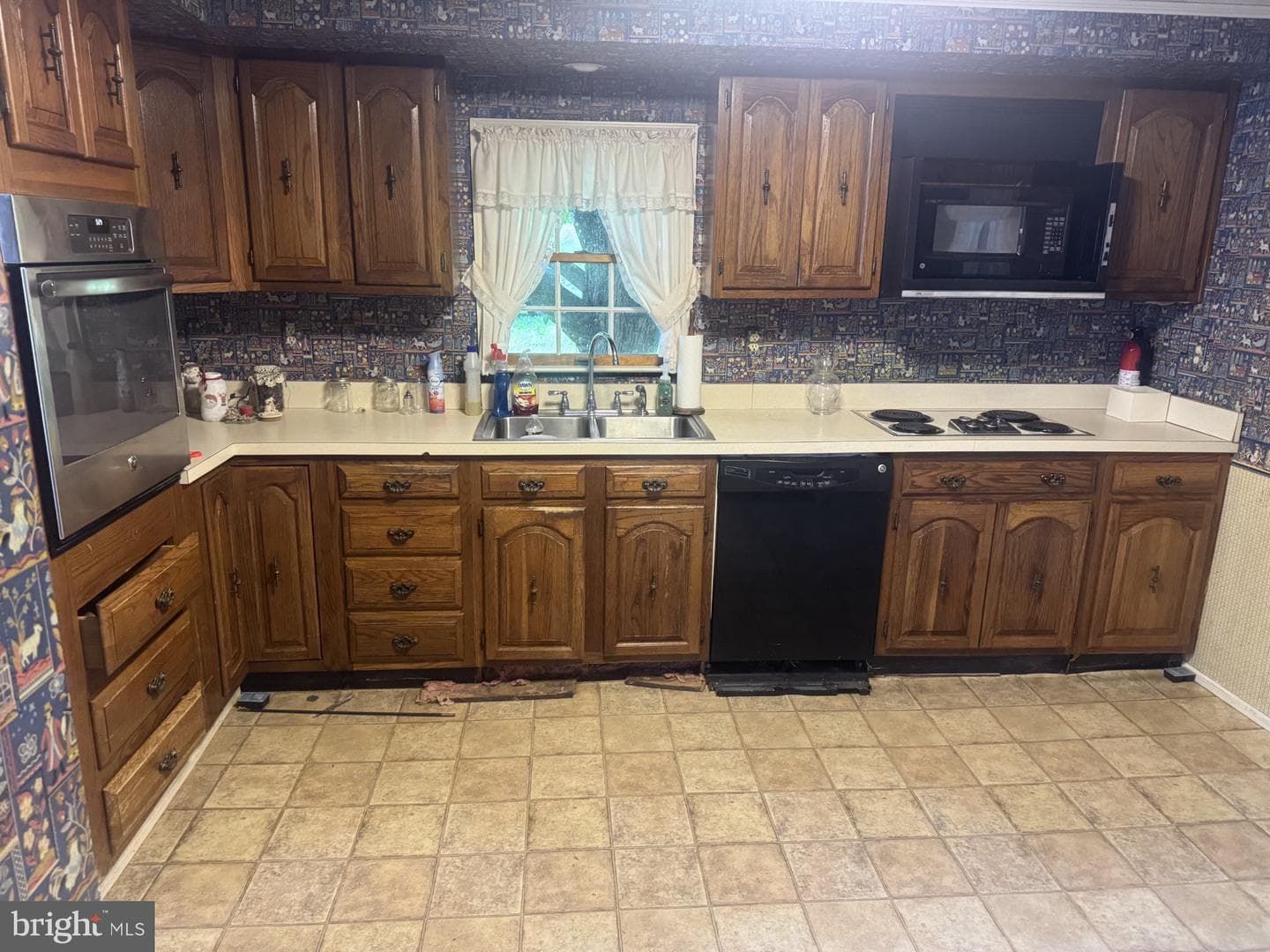 167 Llewellyn Road photo 3