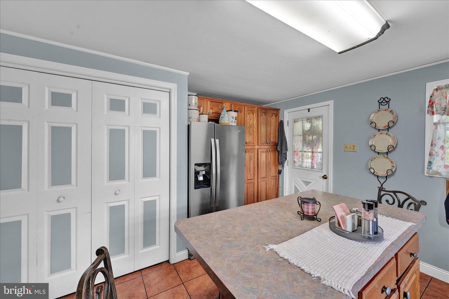 320 E Bacon Street photo 16