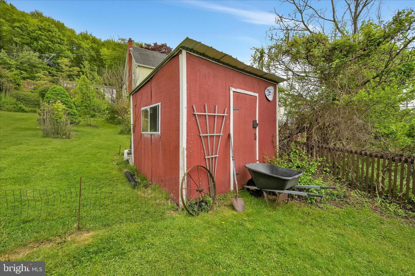 320 E Bacon Street photo 27