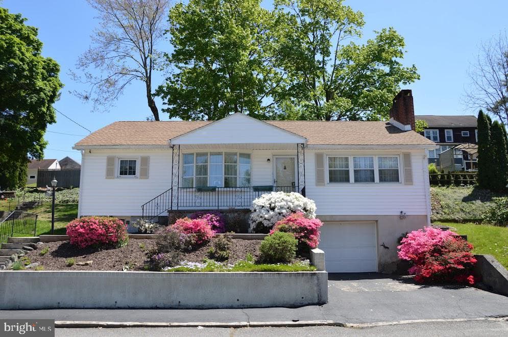 1825 S 2nd Avenue, Pottsville