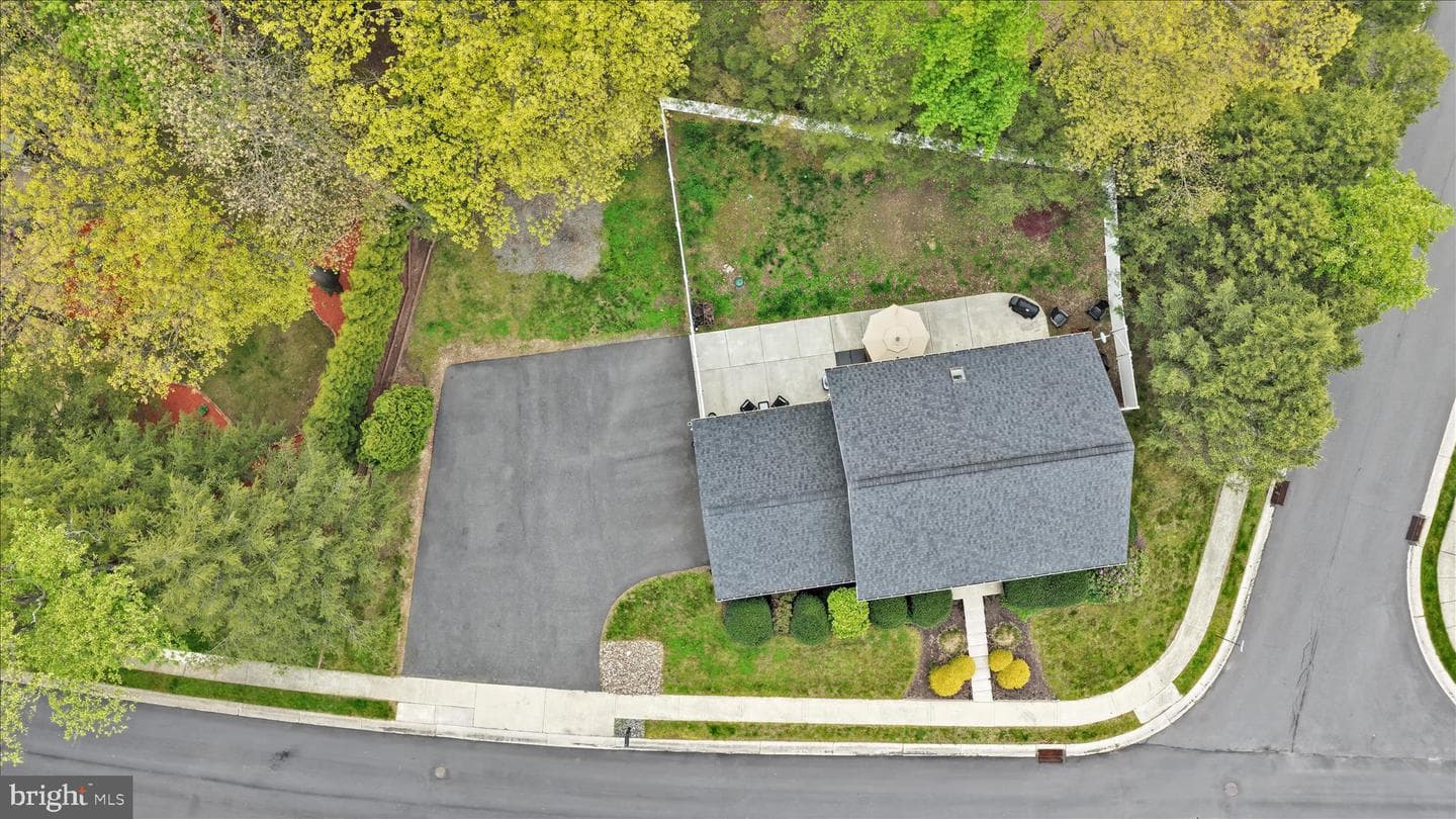 25 Tall Oaks Drive photo 3