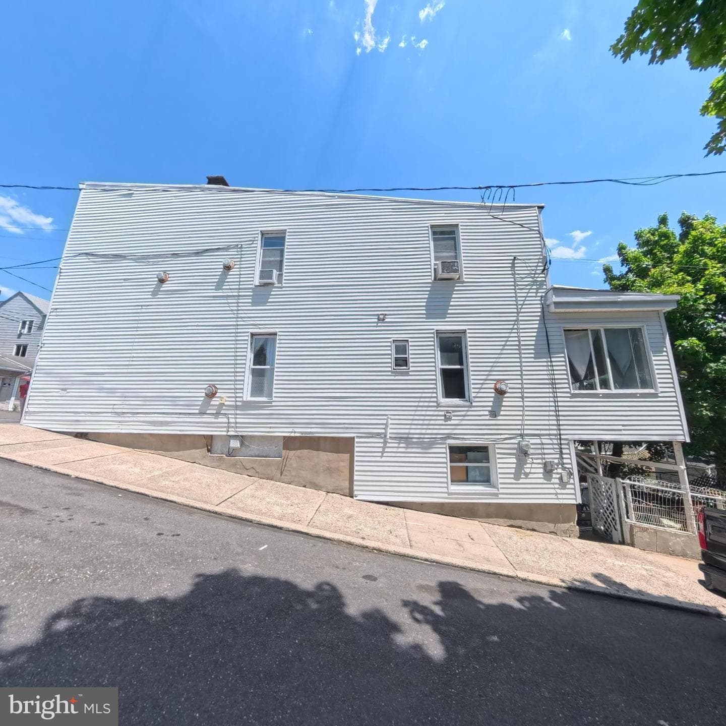 439 Morgan Avenue photo 2