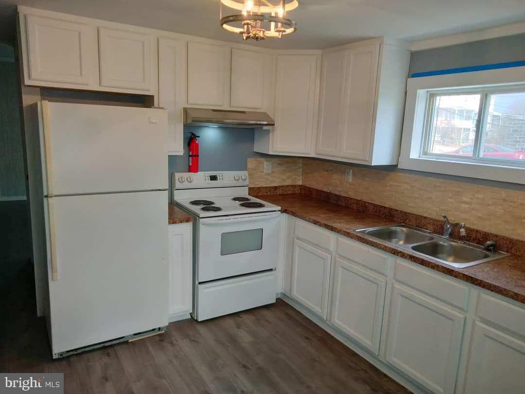 437 Morgan Ave photo 11