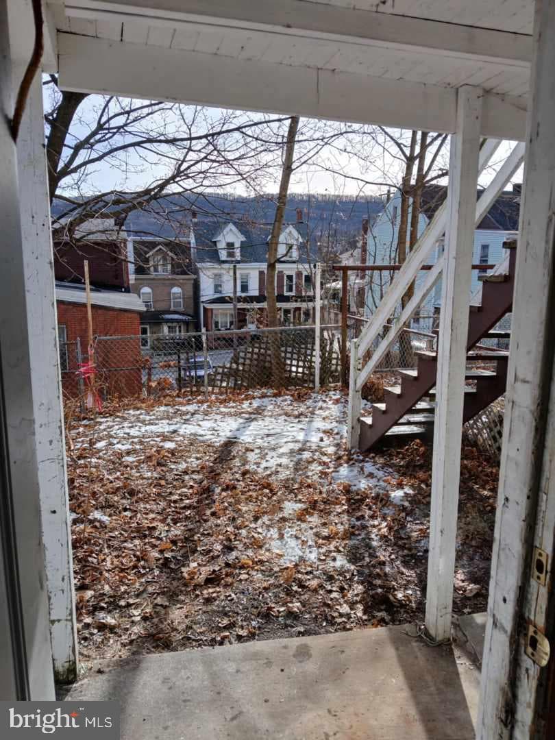 437 Morgan Ave photo 25