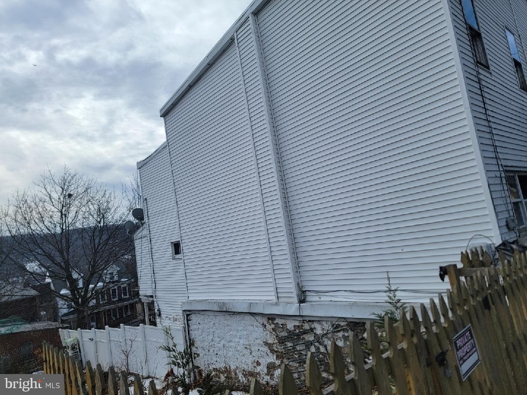 437 Morgan Ave photo 26