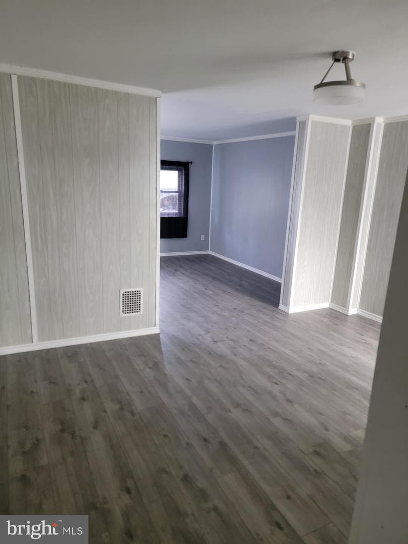 437 Morgan Ave photo 9
