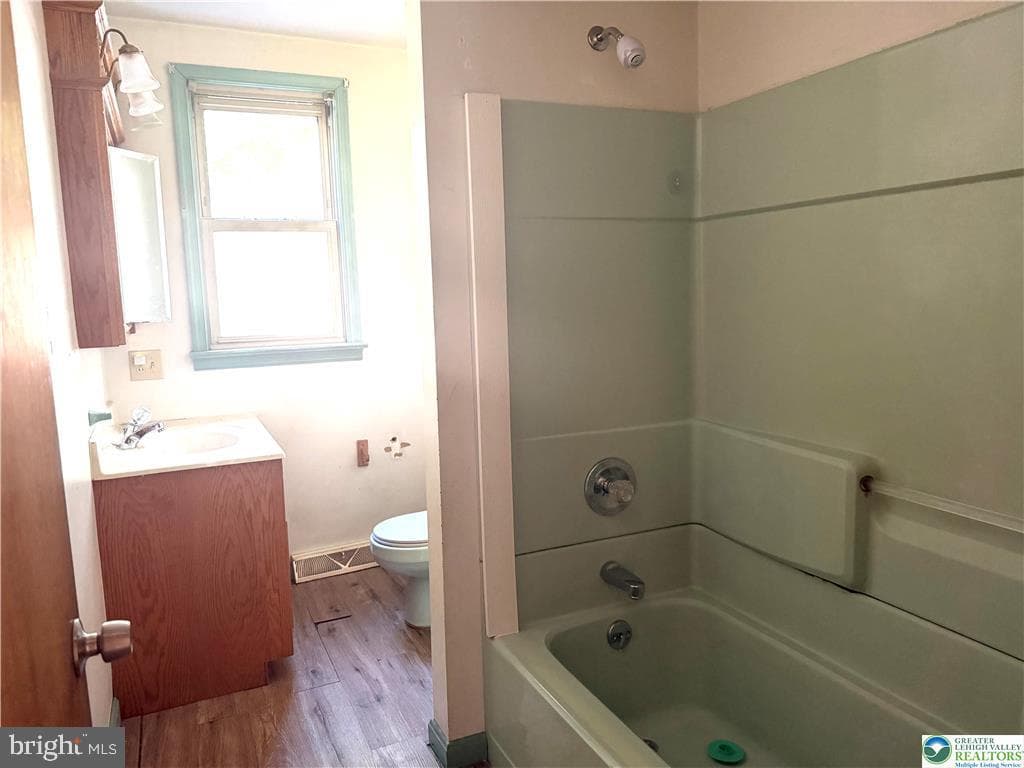 457 Nichols Street photo 13