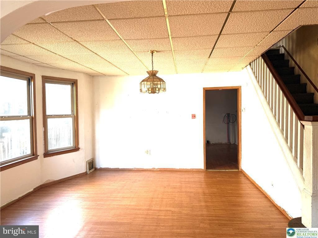 457 Nichols Street photo 4