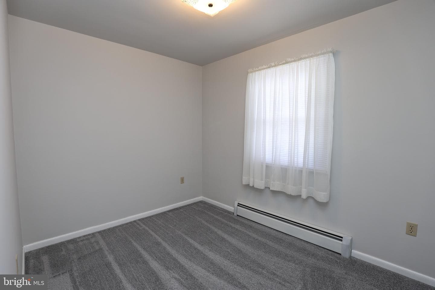 197 Llewellyn Road photo 10