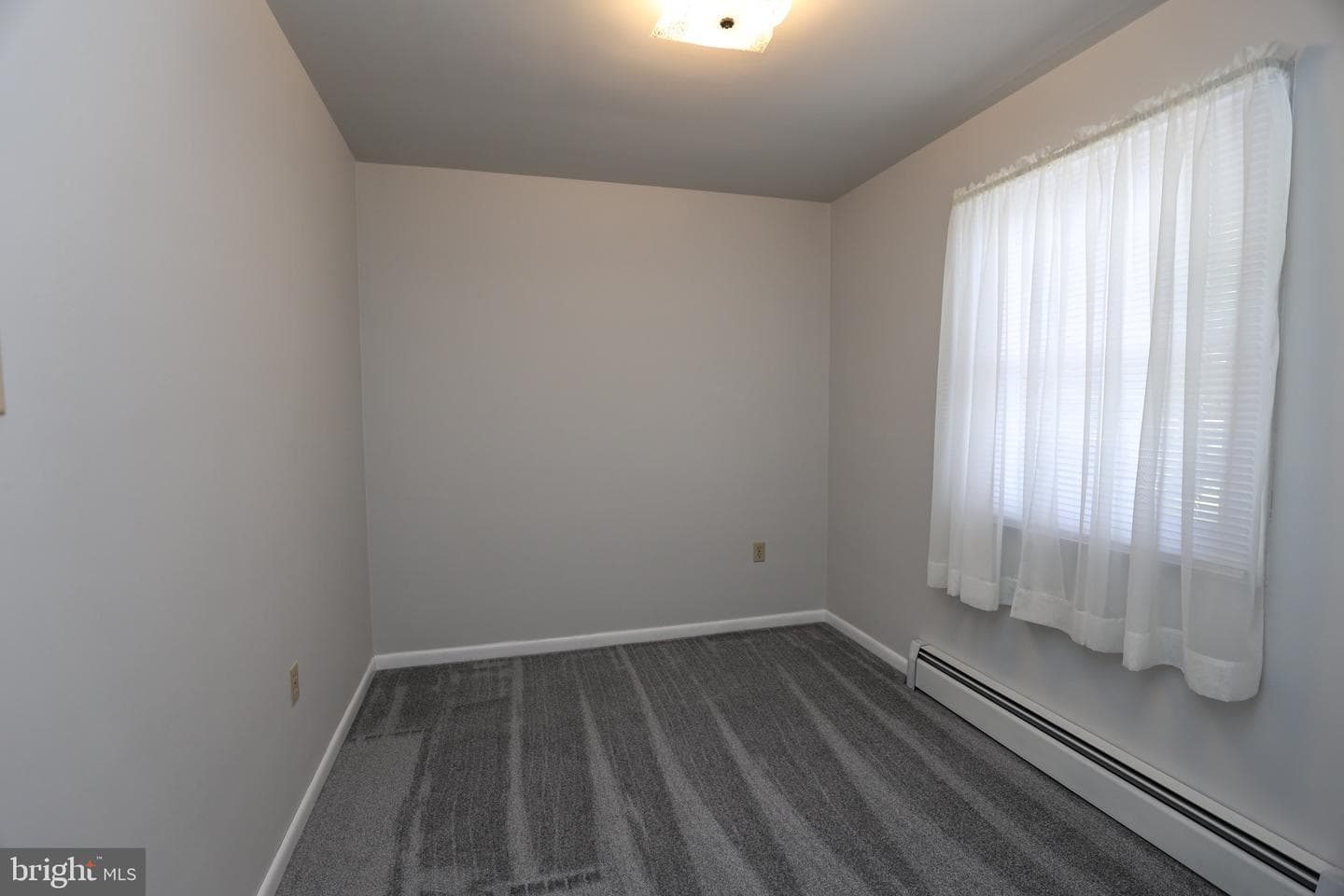 197 Llewellyn Road photo 11